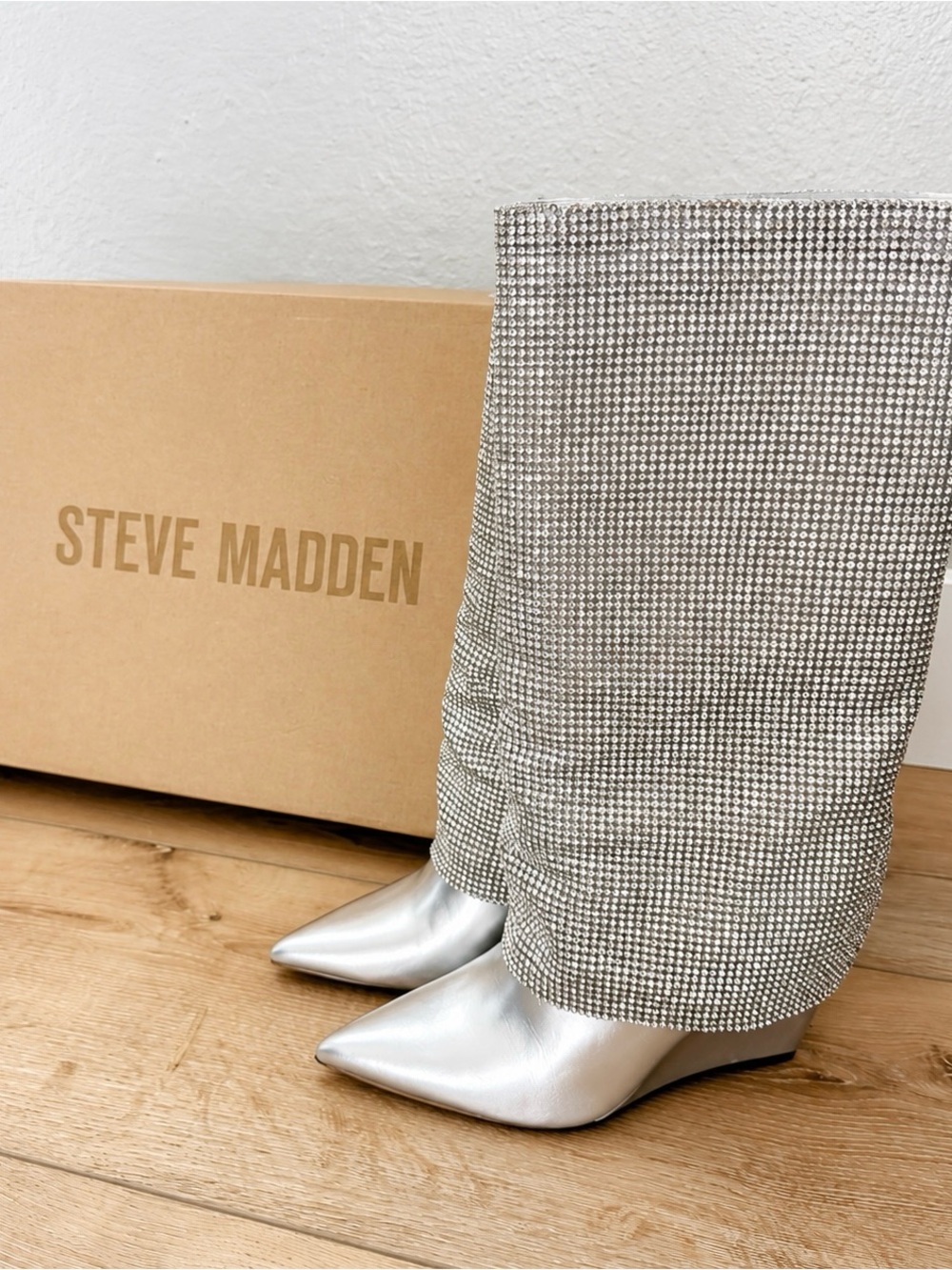 Steve Madden Riski Silver Rhinestone Wedge Boots Women’s Size 6